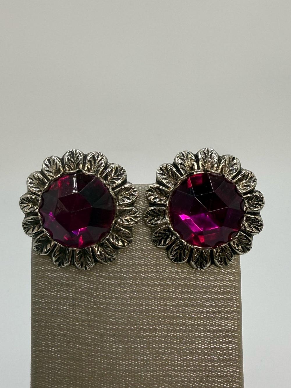 Vintage Fuchsia Purple Faceted Glass Floral Silver Tone Clip On Earrings